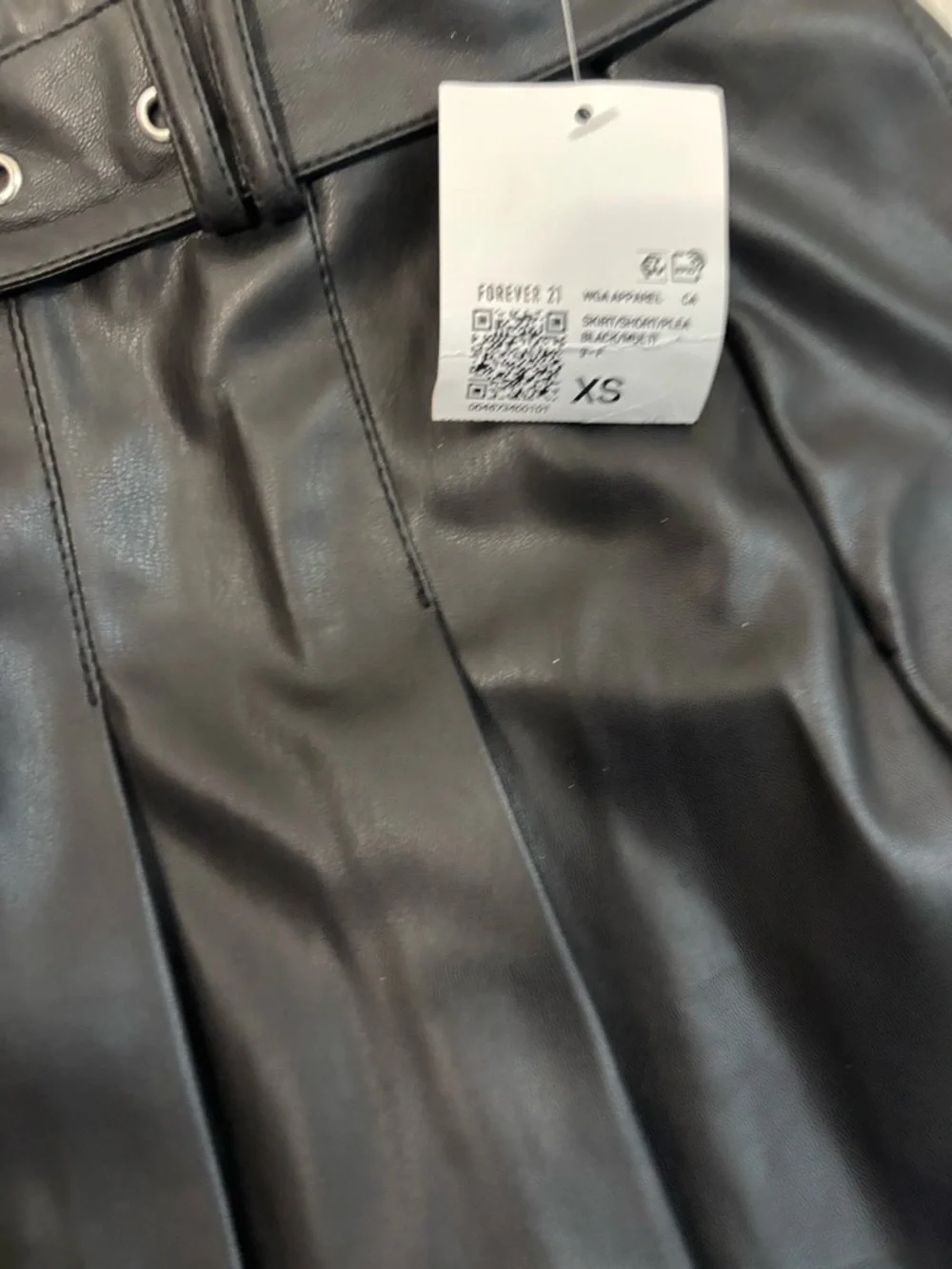 Hello Kitty & Friends Faux Leather Pleated Black Mini Skirt New nwt Size x Small - Picture 4 of 7